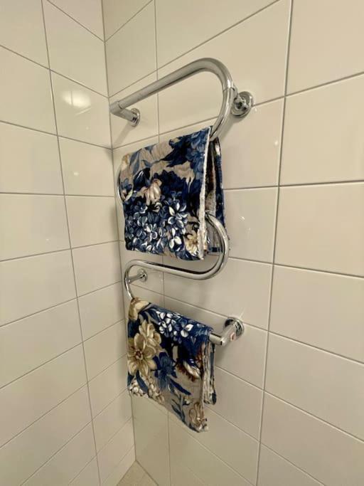 Newly Built Bright Apartment, Close To Everything If You Want To Visit Stockholm, You Will Find The Perfect Accommodation Here! Ferry Line 80 Makes It Very Convenient And Easy To Get To The City Center Nacka község Kültér fotó