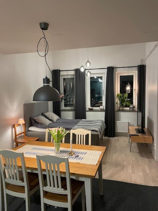 Newly Built Bright Apartment, Close To Everything If You Want To Visit Stockholm, You Will Find The Perfect Accommodation Here! Ferry Line 80 Makes It Very Convenient And Easy To Get To The City Center Nacka község Kültér fotó
