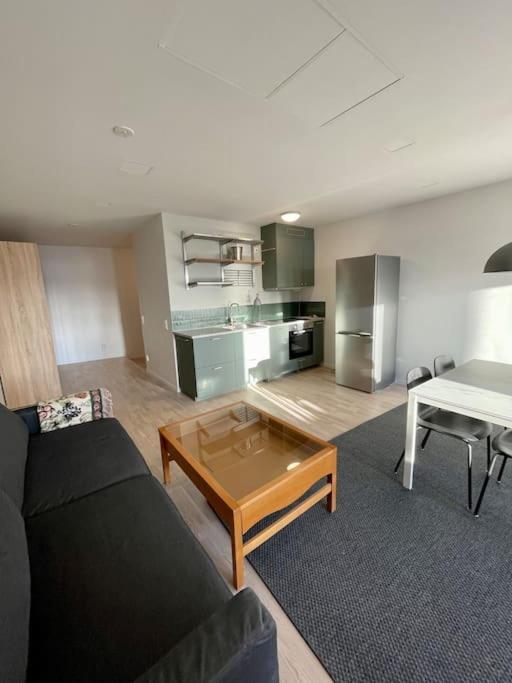 Newly Built Bright Apartment, Close To Everything If You Want To Visit Stockholm, You Will Find The Perfect Accommodation Here! Ferry Line 80 Makes It Very Convenient And Easy To Get To The City Center Nacka község Kültér fotó