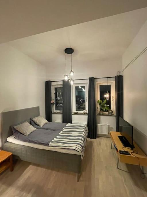 Newly Built Bright Apartment, Close To Everything If You Want To Visit Stockholm, You Will Find The Perfect Accommodation Here! Ferry Line 80 Makes It Very Convenient And Easy To Get To The City Center Nacka község Kültér fotó