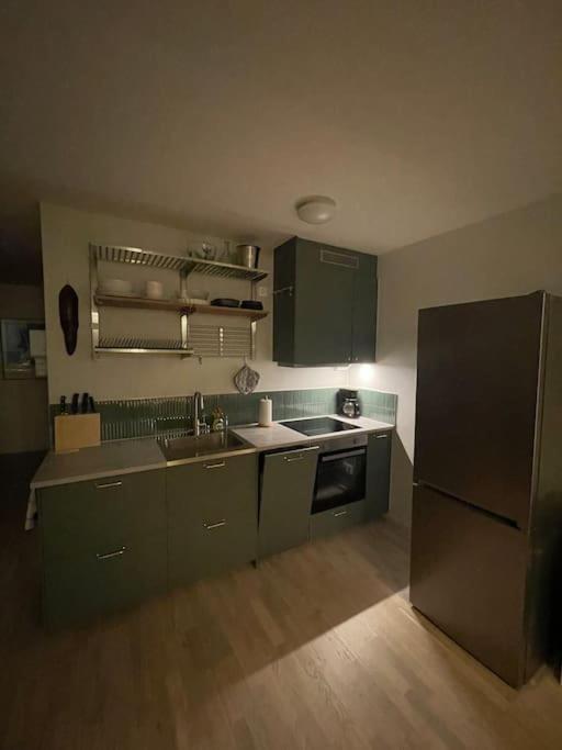 Newly Built Bright Apartment, Close To Everything If You Want To Visit Stockholm, You Will Find The Perfect Accommodation Here! Ferry Line 80 Makes It Very Convenient And Easy To Get To The City Center Nacka község Kültér fotó