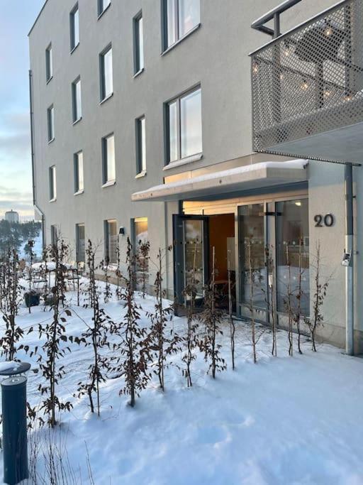 Newly Built Bright Apartment, Close To Everything If You Want To Visit Stockholm, You Will Find The Perfect Accommodation Here! Ferry Line 80 Makes It Very Convenient And Easy To Get To The City Center Nacka község Kültér fotó