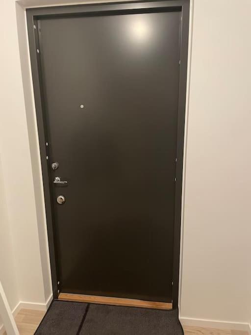 Newly Built Bright Apartment, Close To Everything If You Want To Visit Stockholm, You Will Find The Perfect Accommodation Here! Ferry Line 80 Makes It Very Convenient And Easy To Get To The City Center Nacka község Kültér fotó