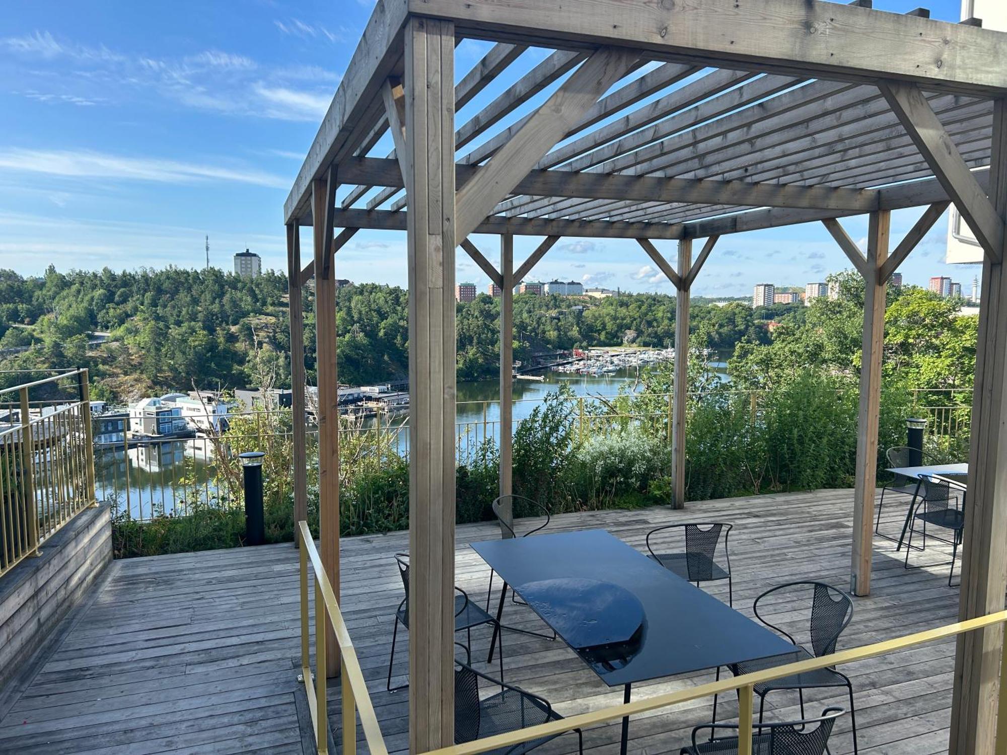 Newly Built Bright Apartment, Close To Everything If You Want To Visit Stockholm, You Will Find The Perfect Accommodation Here! Ferry Line 80 Makes It Very Convenient And Easy To Get To The City Center Nacka község Kültér fotó
